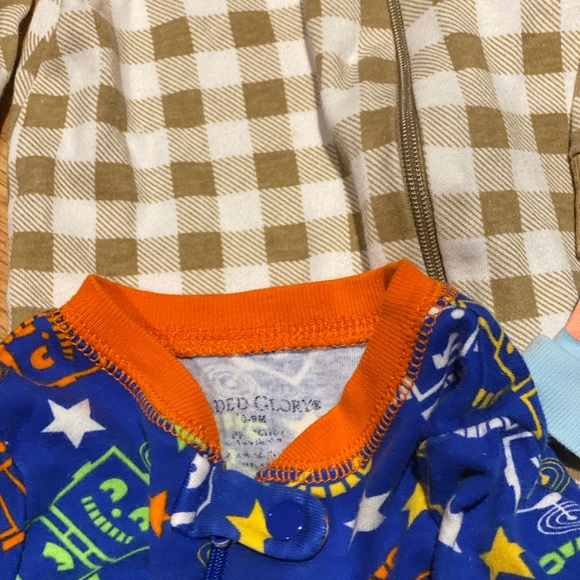 Bundle Long Sleeve Footed Onesies Size 6-9 months Set of 7 - Picture 6 of 8